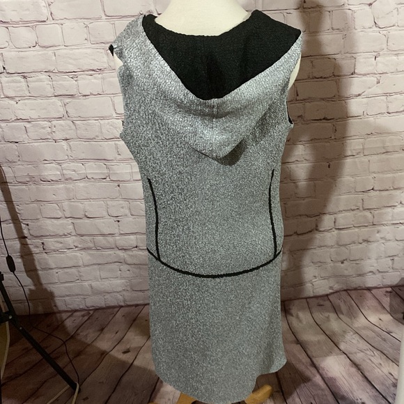 Super stretchy double sided hooded vest - Picture 5 of 9